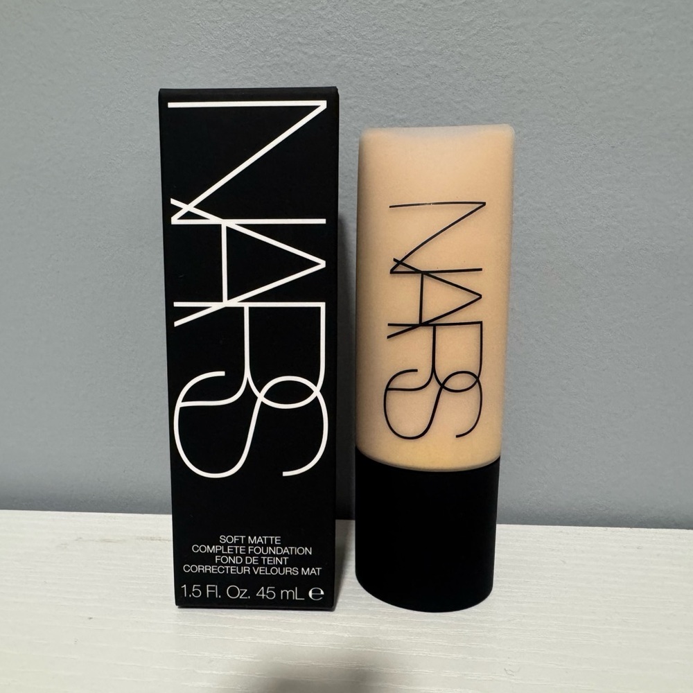NARS Soft Matte Complete Foundation - Picture 6 of 7